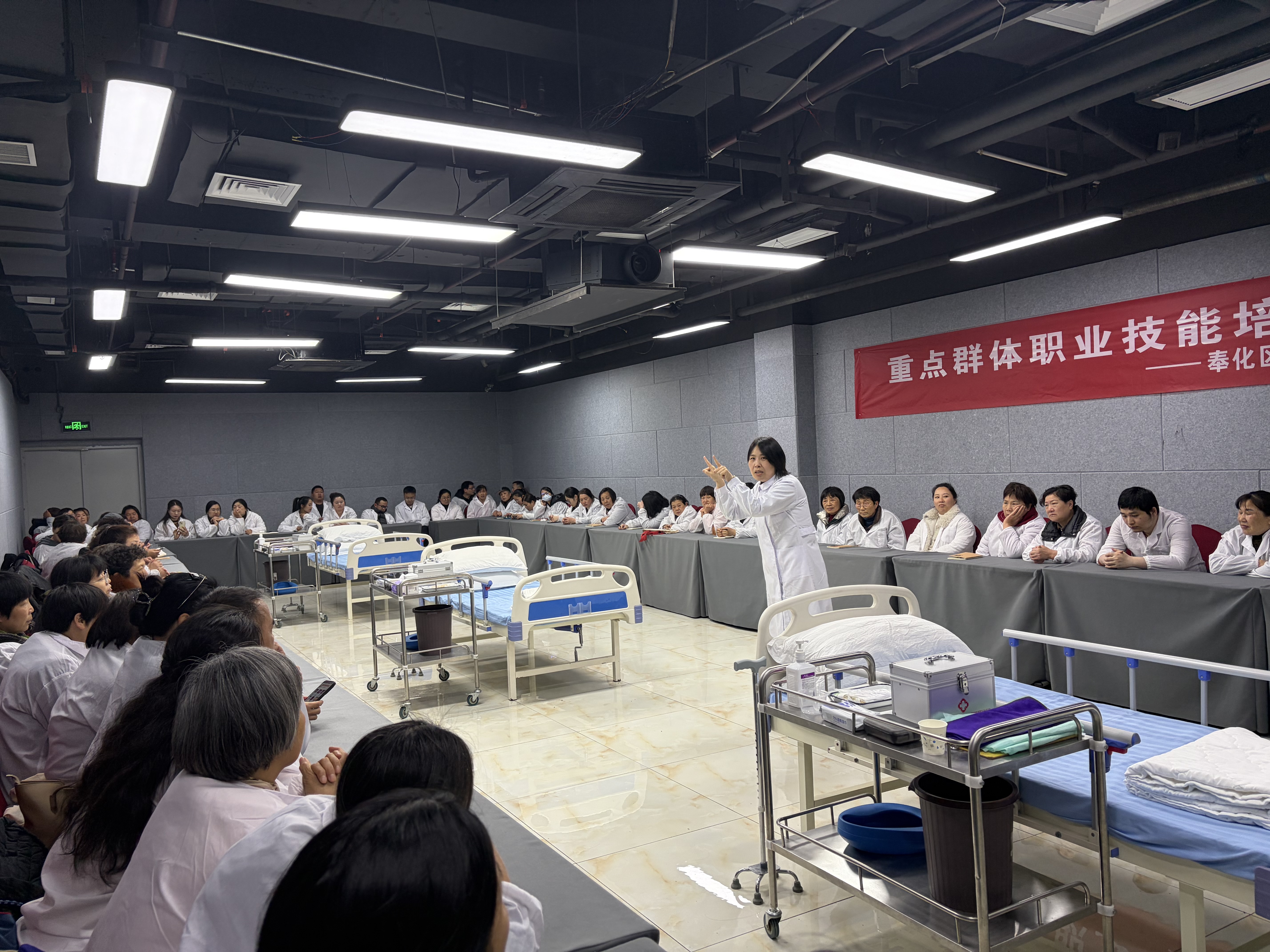 “銀發(fā)”學技再上崗 閉環(huán)服務暖“夕陽” 我區(qū)以創(chuàng)新模式激活大齡勞動者就業(yè)新動能